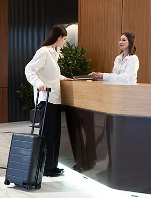 Recepcja hotelowa - nauka w klasie hotelarskiej technikum ZDZ Zamość