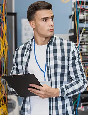 Informatyk naprawia sieć komputerową - Technikum Zamość